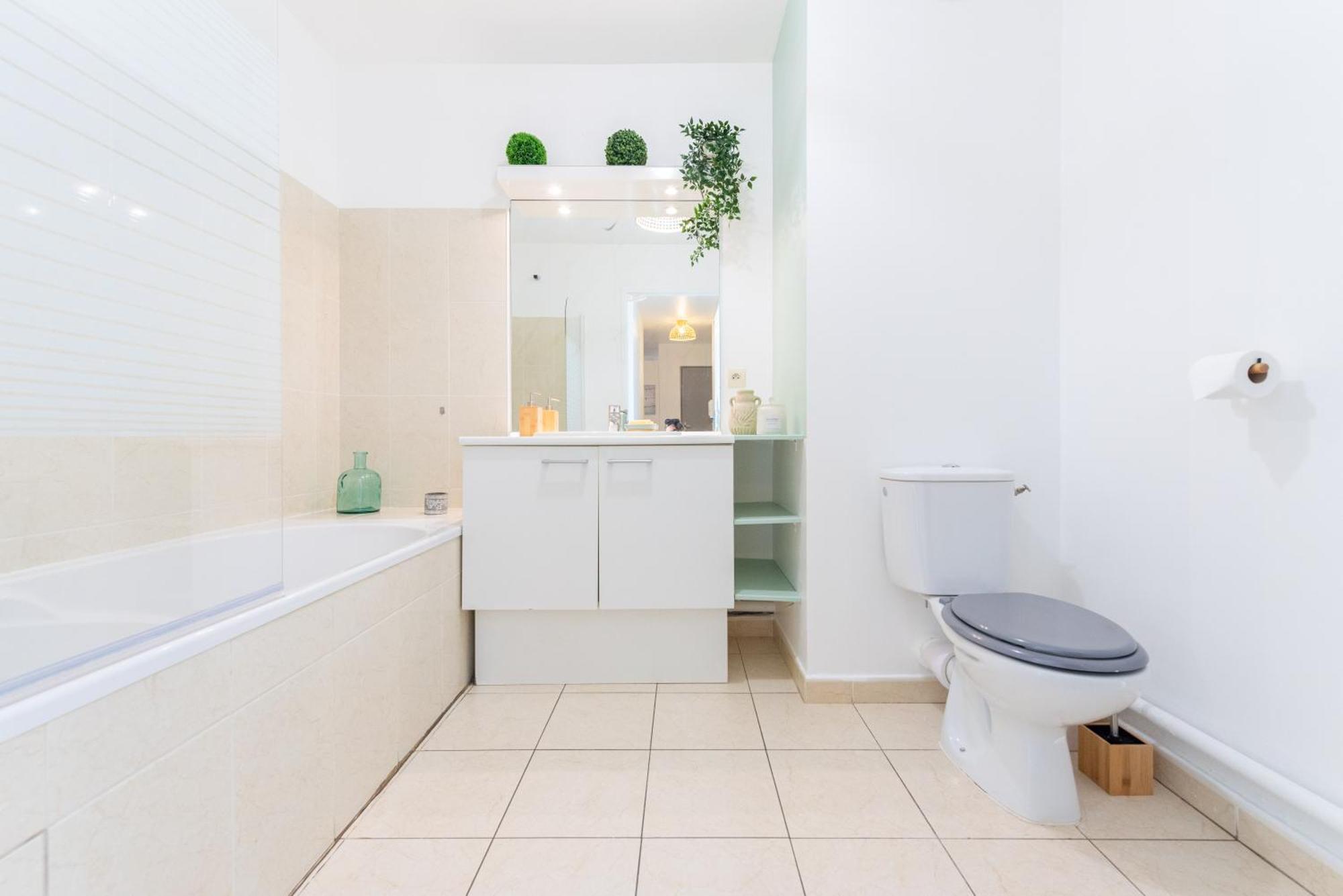 Bao Location - Ideal Pro & Groupe - Calme - Lumineux - Wifi - Terrasse - Jardin - Plage A 2Km - Proche Centre Ville, Gare, Commerces - Parking Prive Tolone Esterno foto
